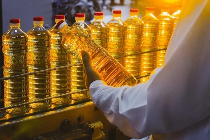 بلغ 6 جنيهات.. ارتفاع أسعار زيت عباد الشمس في الأسواق واستقرار أنواع أخرى